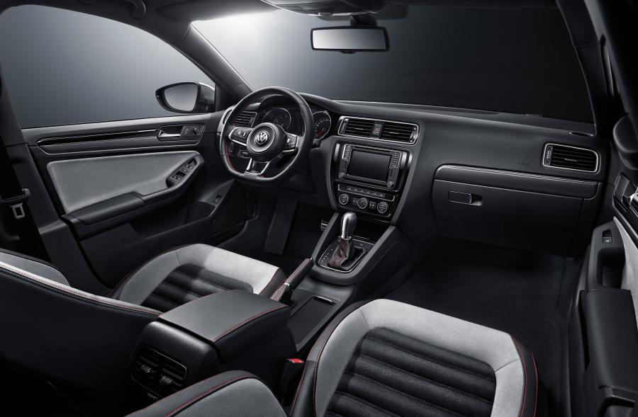 Торпедо Volkswagen Sagitar GLI 2016 года  (фото 10 из 11)